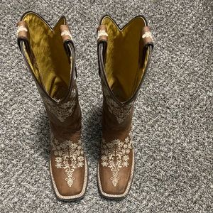 Women’s cowgirl boots